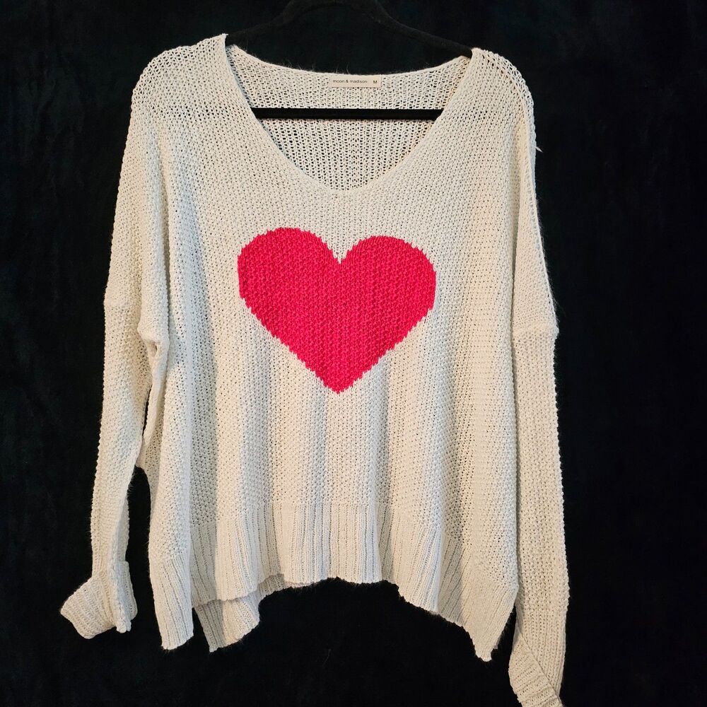 Moon & Madison Oversized Heart Sweater Women's M Dolman Sleeve Chunky Knit